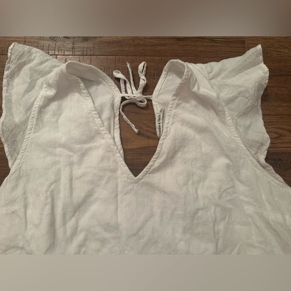 Flowy White Blouse - Picture 3 of 4